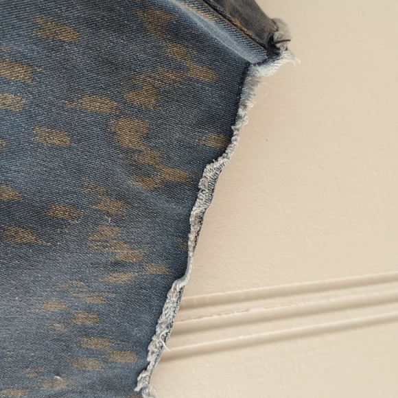 RVCA blue with yellow patterns shorts 28 - Picture 4 of 4